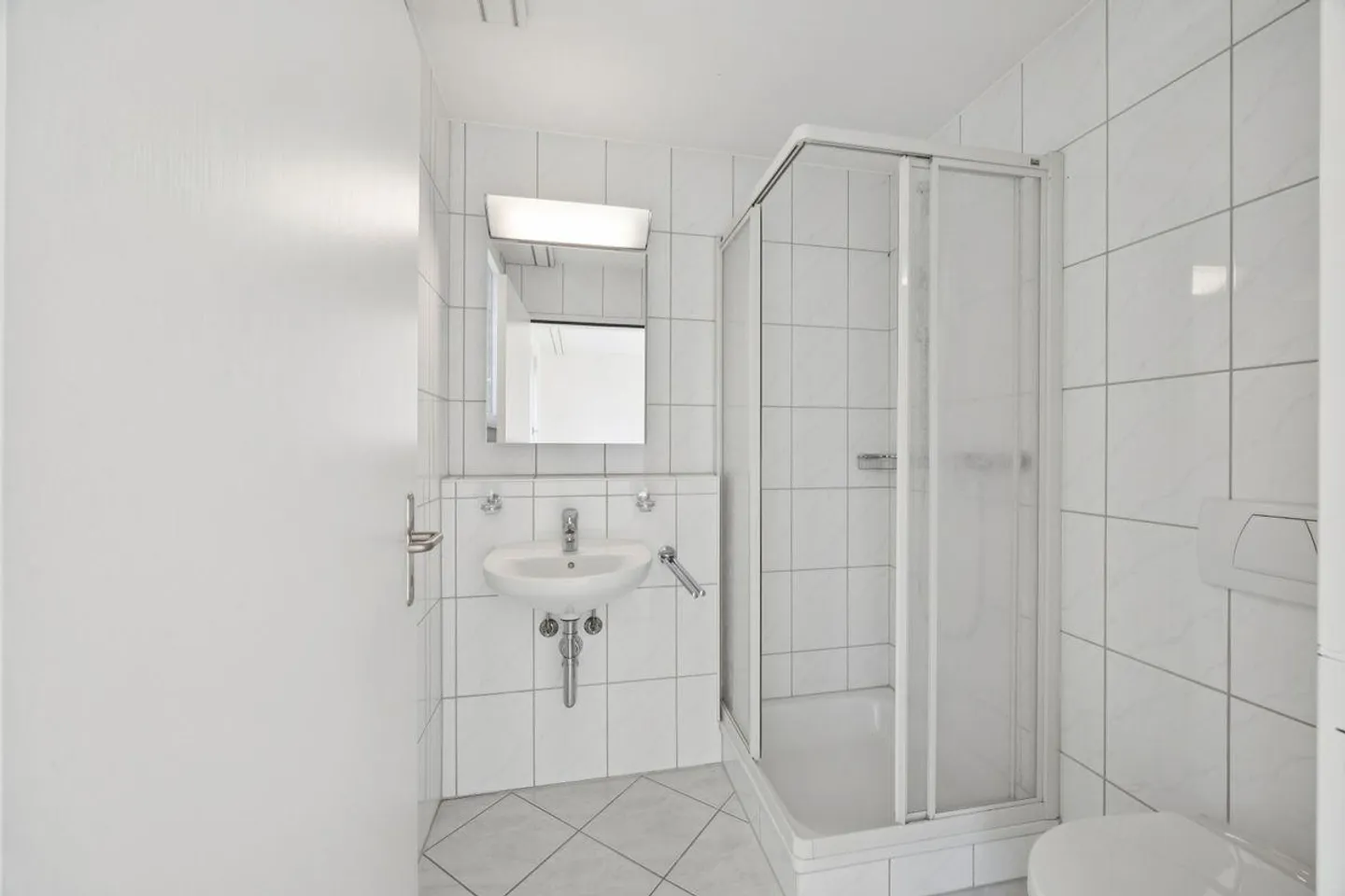 Corner House in a Quiet and Family-Friendly Neighborhood - Photo 7 of 12