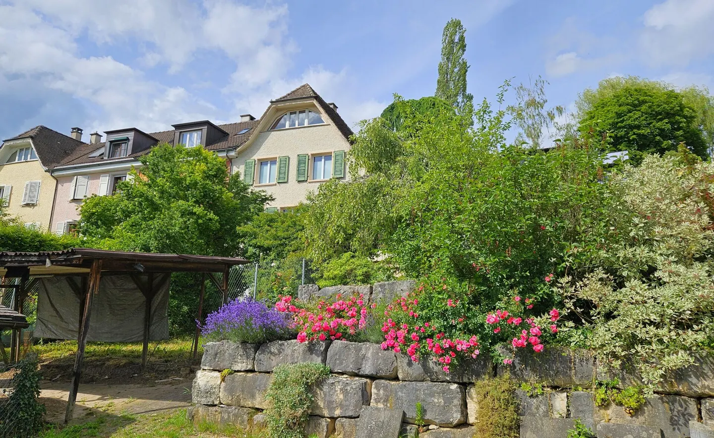 Charmantes Reihen-Eckhaus mit Garten - Foto 2 von 16