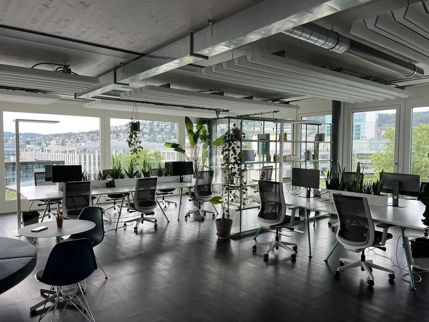 BRIGHT OFFICE NEAR THE SHIPBUILDING WITH ROOFTOP TERRACE - Photo 1 of 6