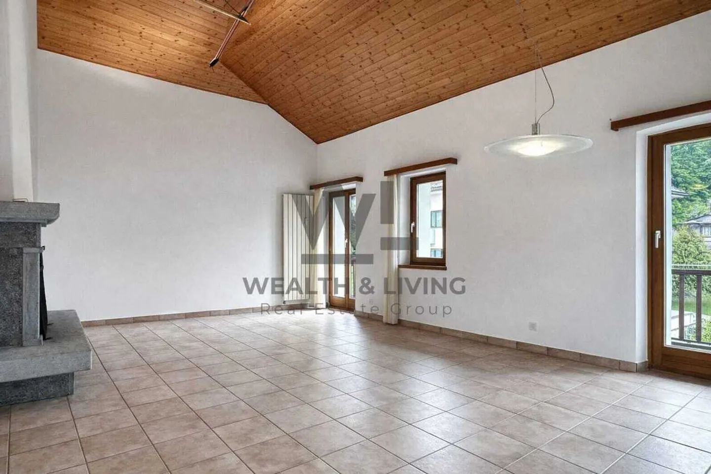 Geräumige Attika mit Garten - Foto 3 von 12