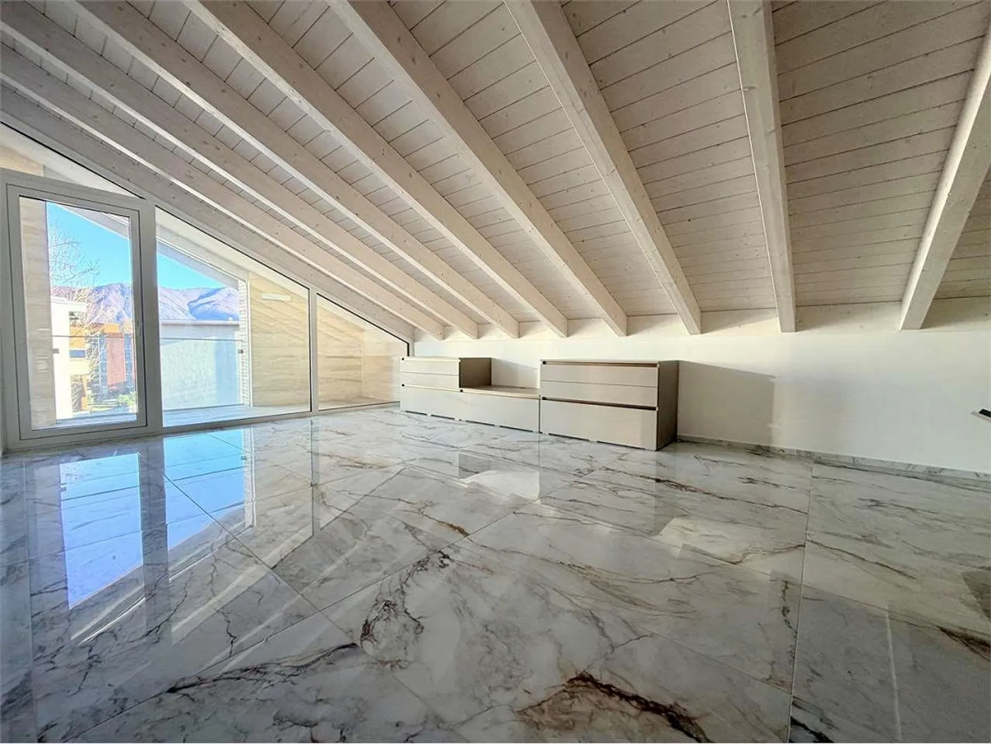 Modern 3.5-room attic for rent - Photo 2 of 8