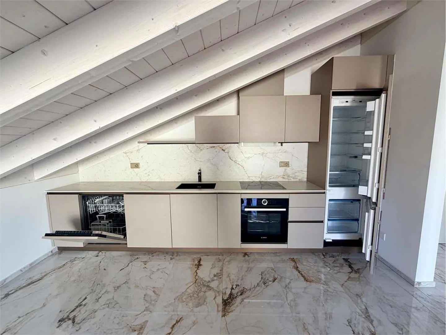 Modern 3.5-room attic for rent - Photo 3 of 8