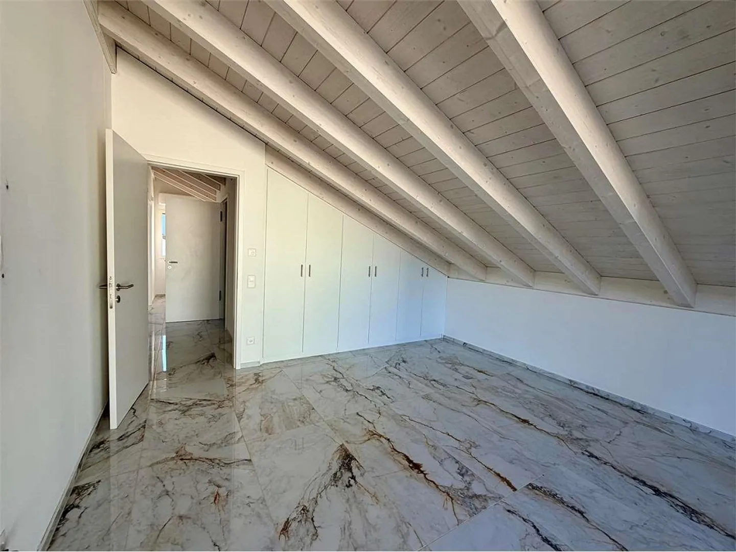 Modern 3.5-room attic for rent - Photo 4 of 8