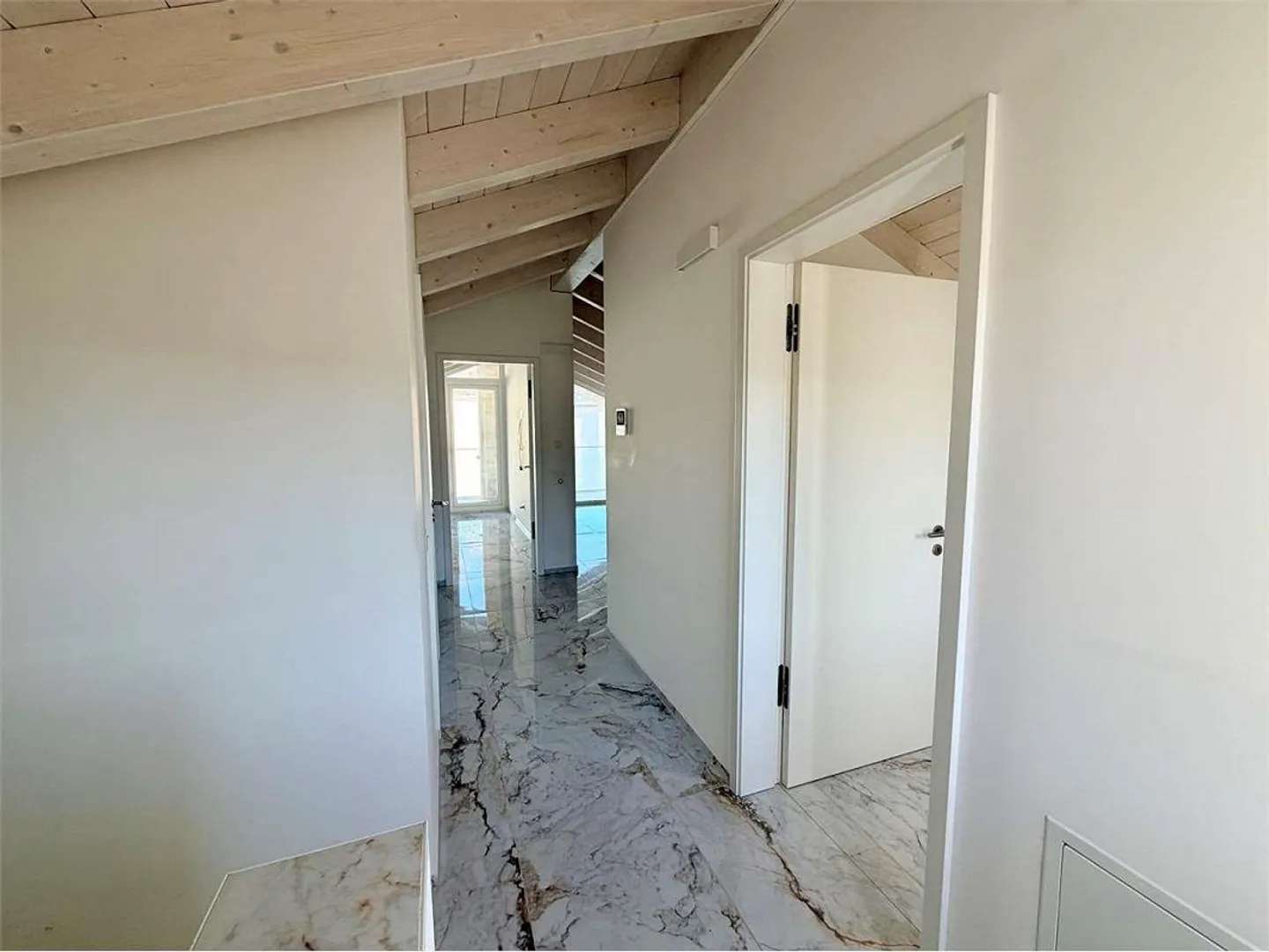 Modern 3.5-room attic for rent - Photo 6 of 8