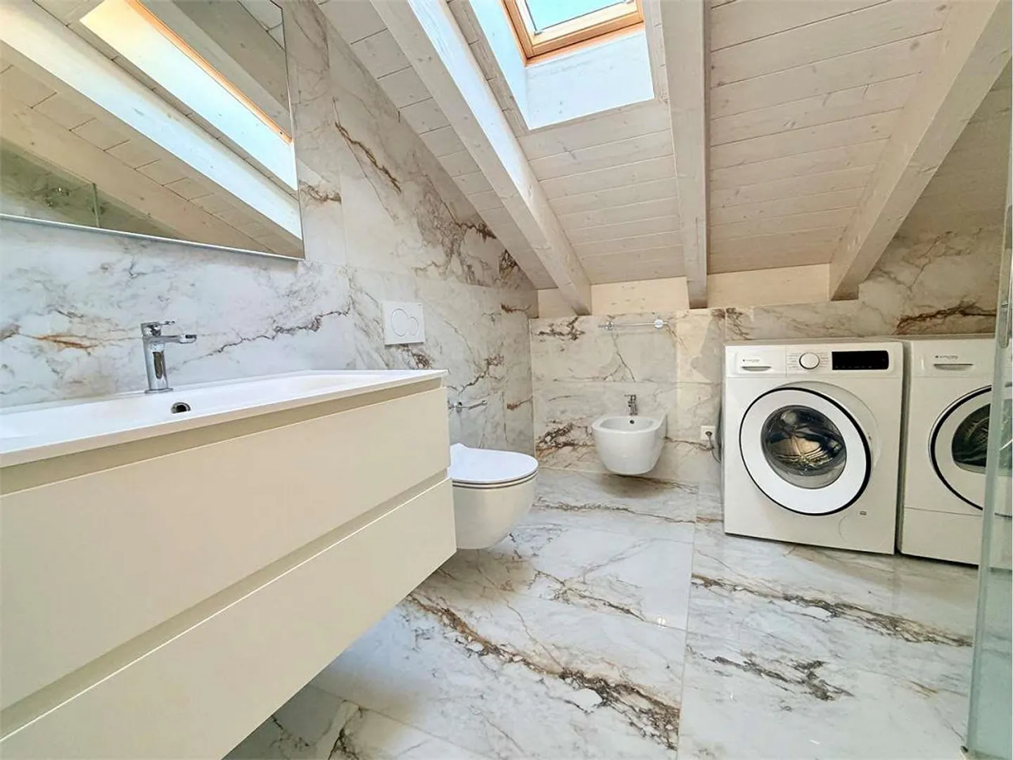 Modern 3.5-room attic for rent - Photo 7 of 8