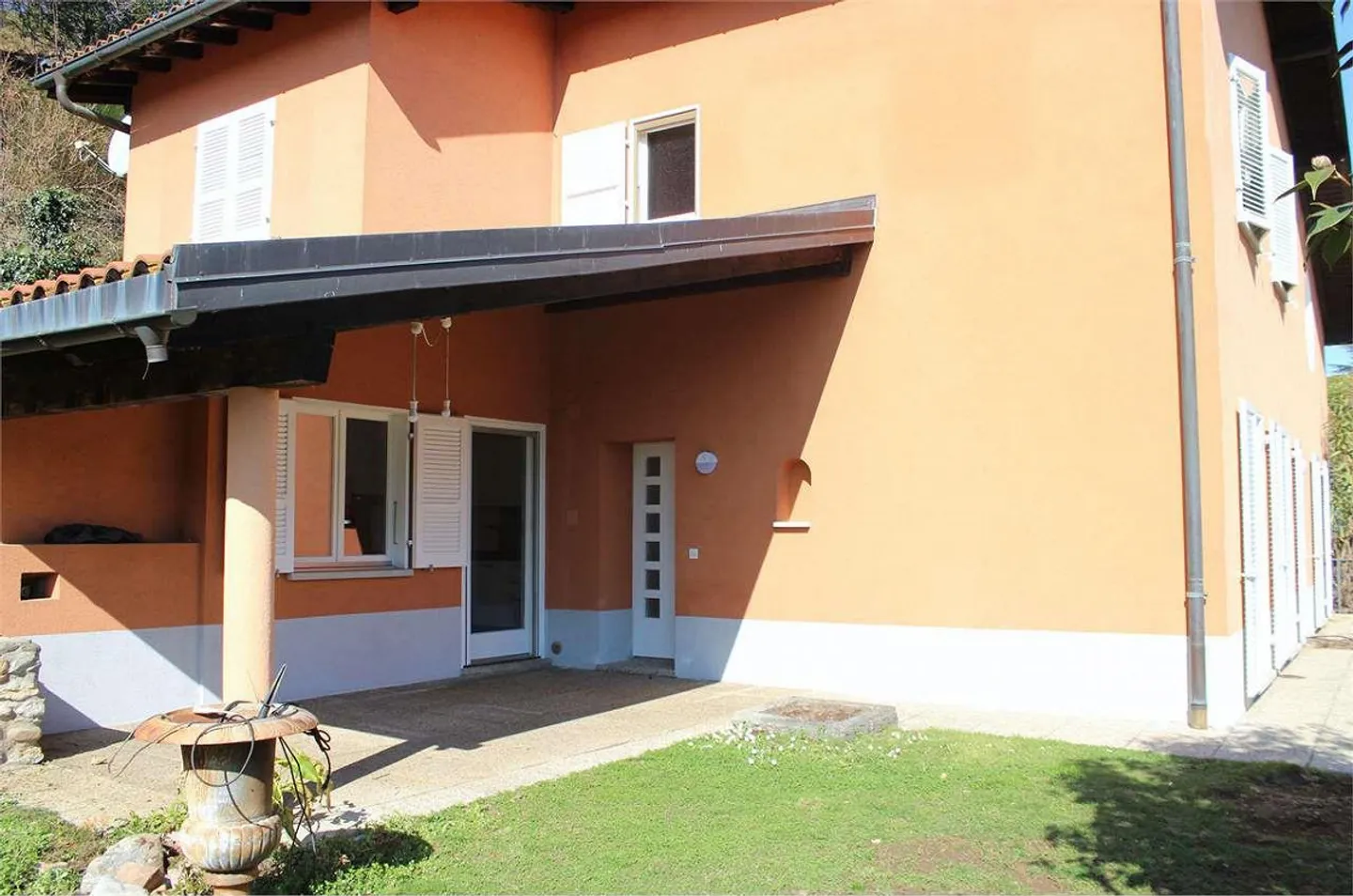 MONTAGNOLA: Single-family house with a view - Photo 1 of 8