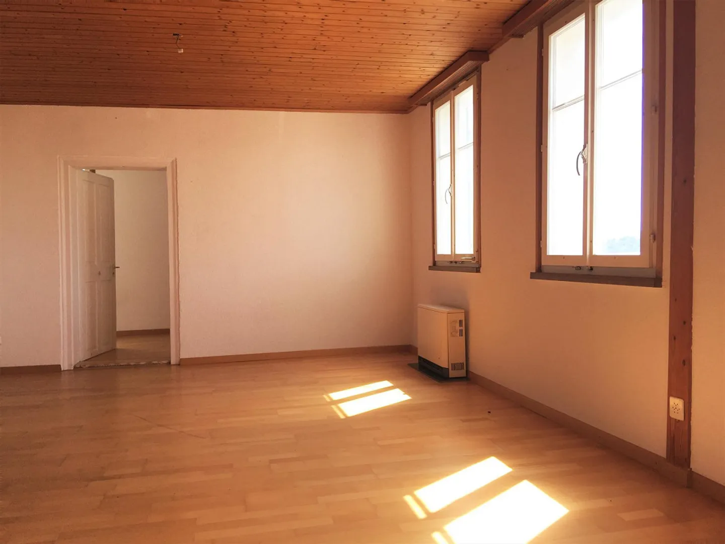Incantevole appartamento mansardato di 3,5 locali con bella vista - Foto 4 di 9