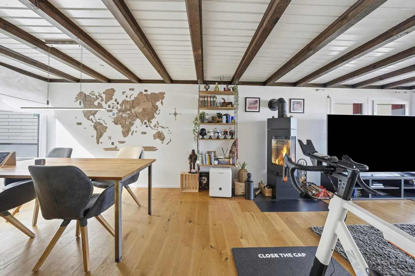 Modern Condominium with Fantastic Views - Photo 2 of 21