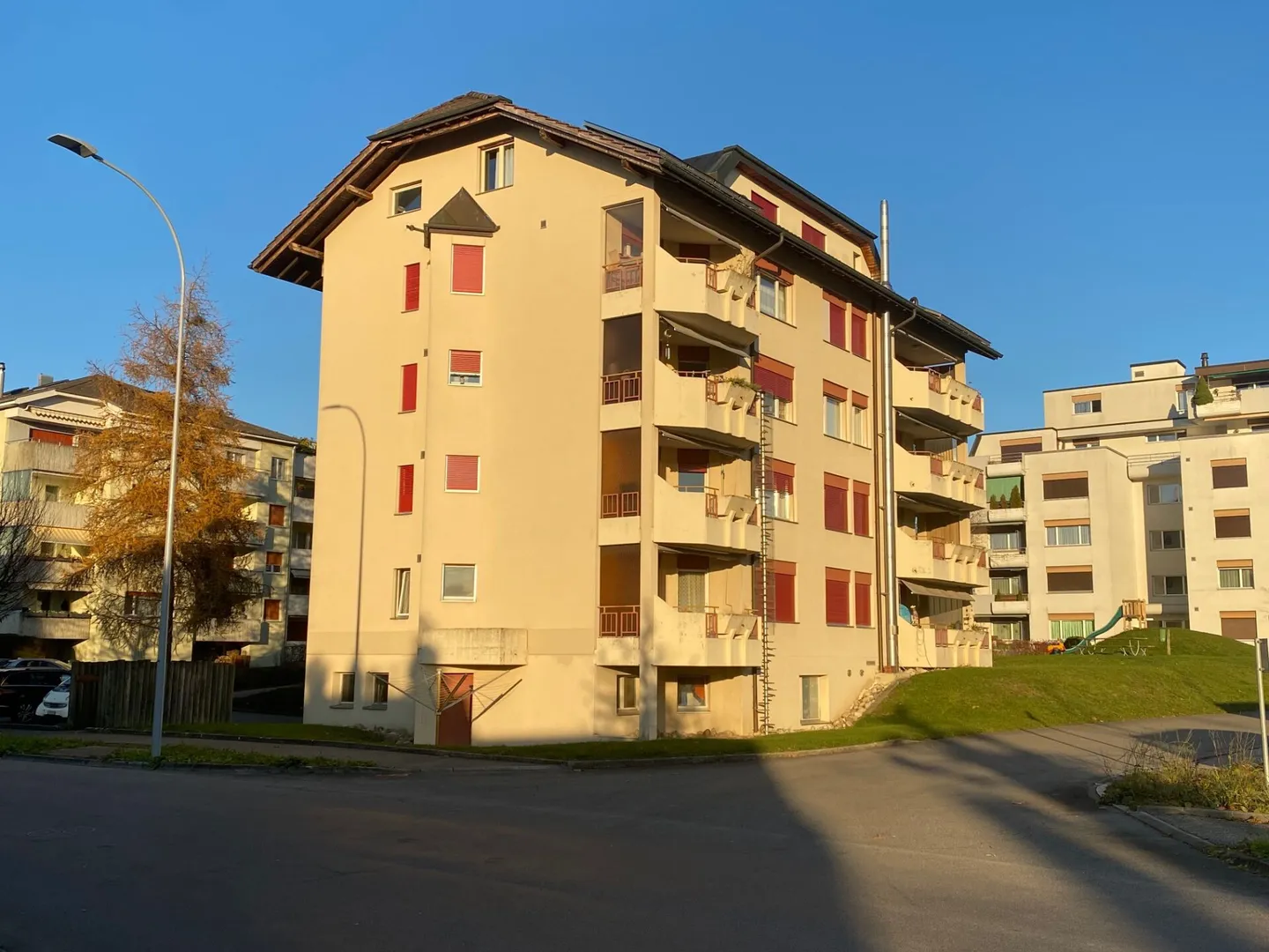 8 appartamenti attraenti, parzialmente ristrutturati - Foto 3 di 12