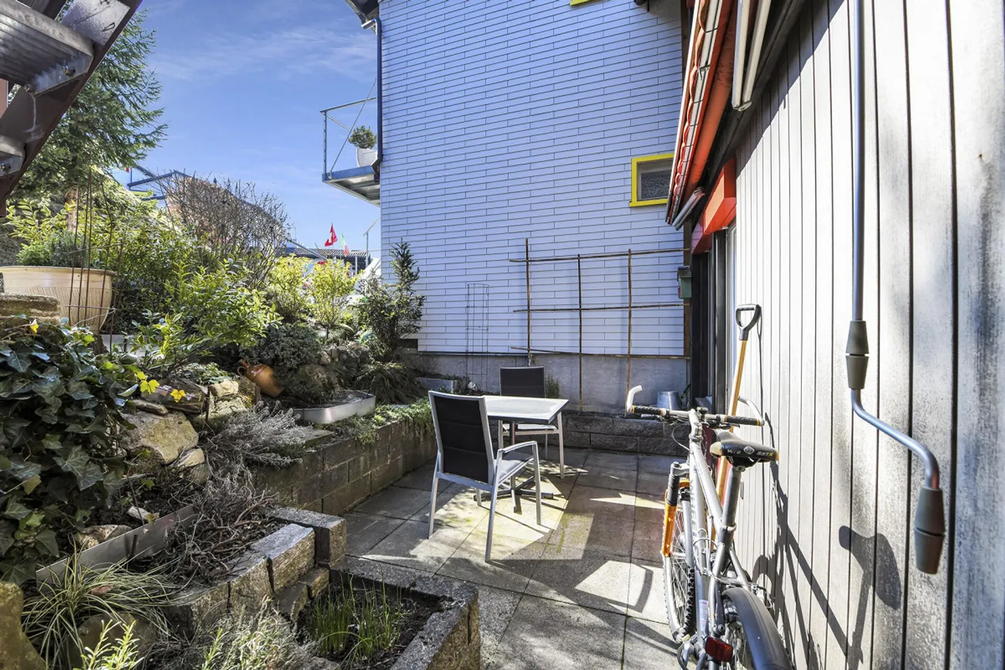 Modern Condominium with Fantastic Views - Photo 18 of 21