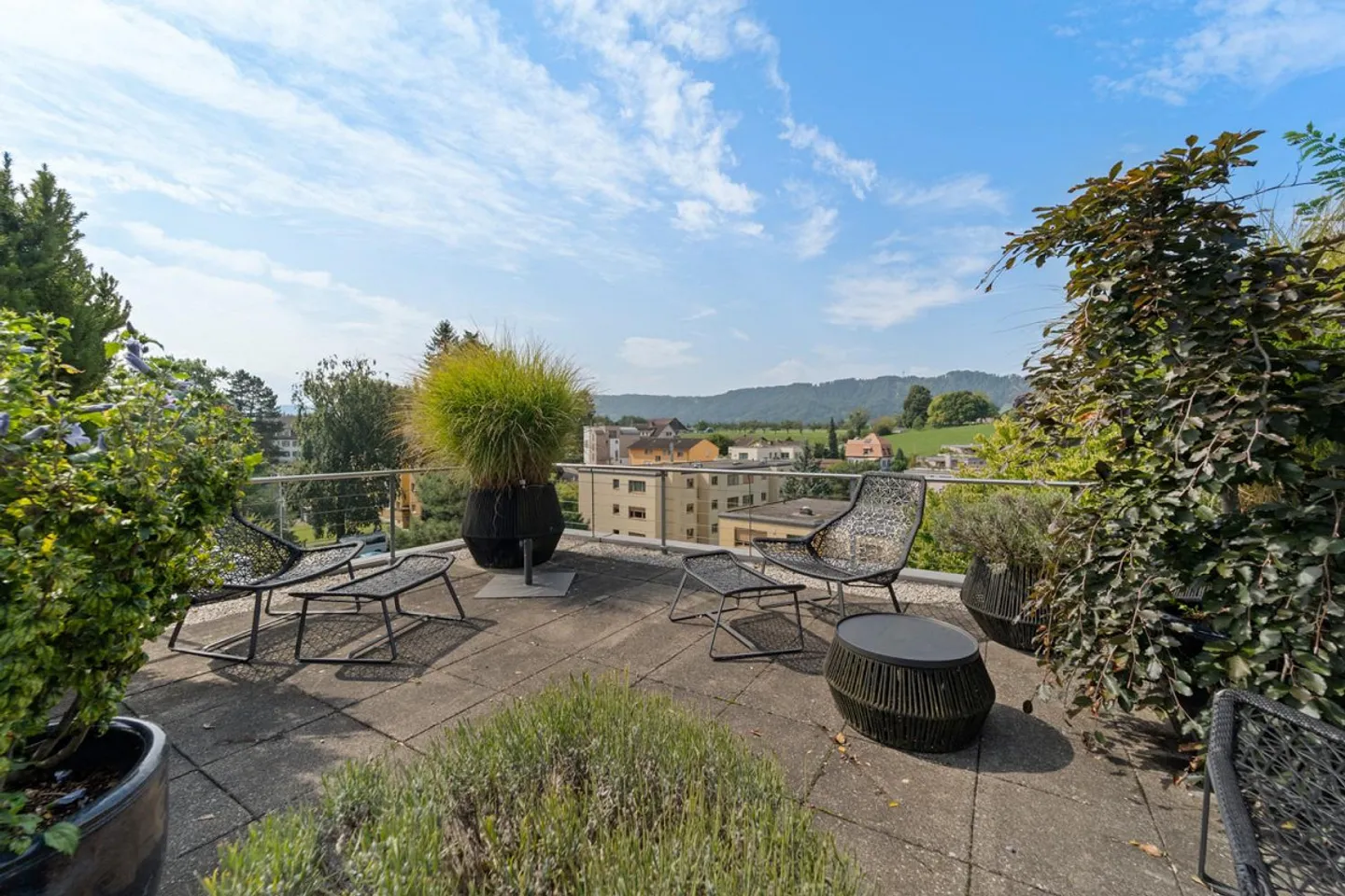 Maison familiale semi-détachée moderne conçue par un architecte avec des équipements élégants - Photo 7 sur 9