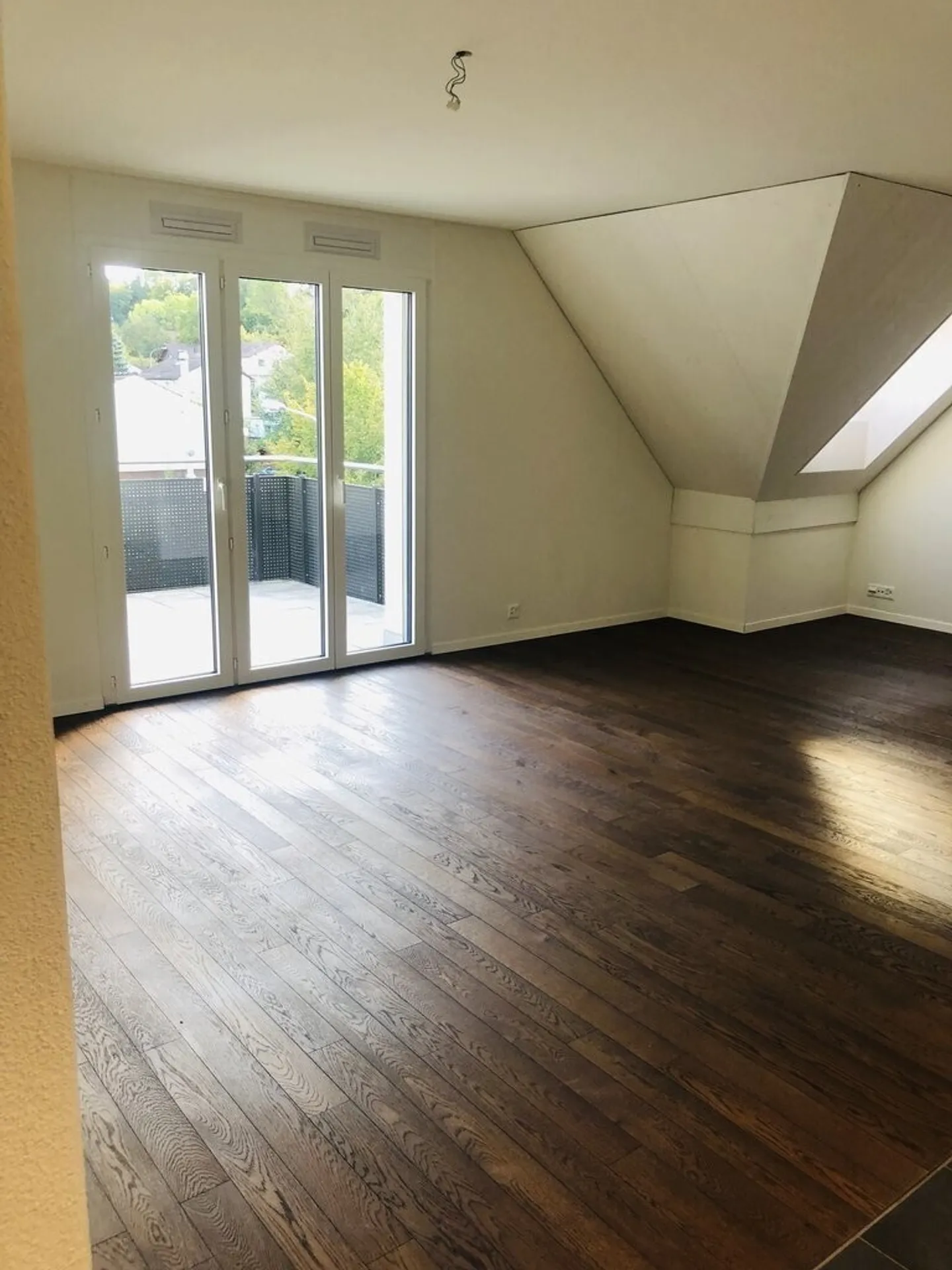 Living in an idyllic residential area - Photo 2 of 5