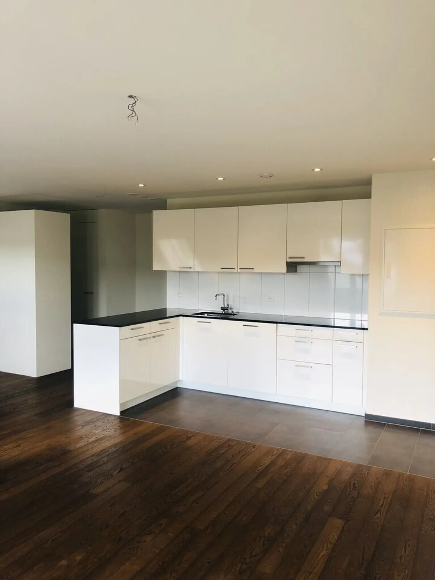 Living in an idyllic residential area - Photo 4 of 5