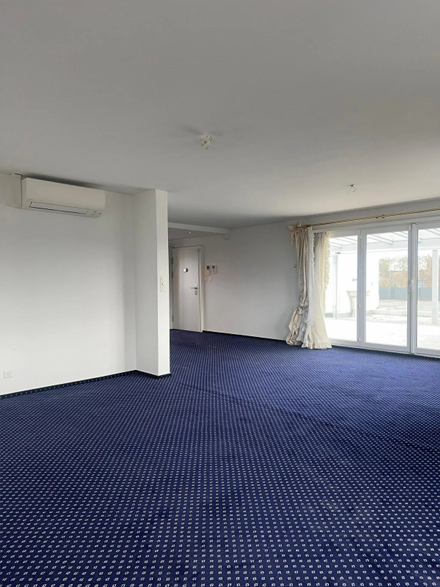 Exclusive 4.5-room penthouse apartment with large terrace in the center ... - Photo 4 of 12