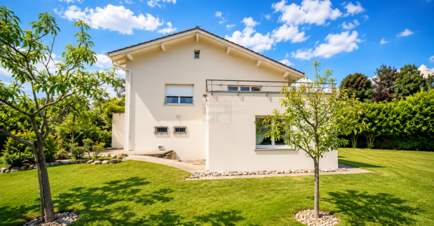 Élégante villa familiale avec grand jardin plat et fort potentiel à Founex - Foto 1 di 11