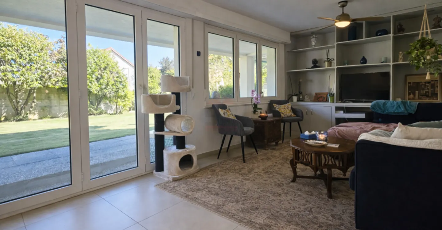 Élégante villa familiale avec grand jardin plat et fort potentiel à Founex - Foto 4 di 11