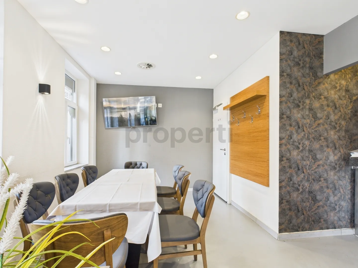 Unique Opportunity: Restaurant for Rent in the Heart of Wil - Photo 4 of 12