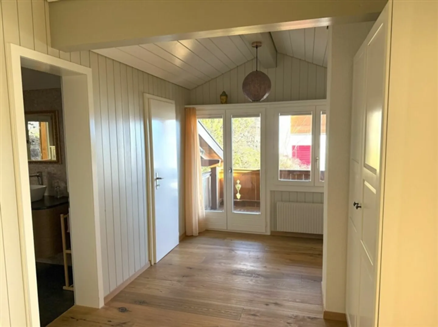 Holiday chalet or primary residence with very beautiful, unobstructed lake and mountain views - Photo 16 of 20