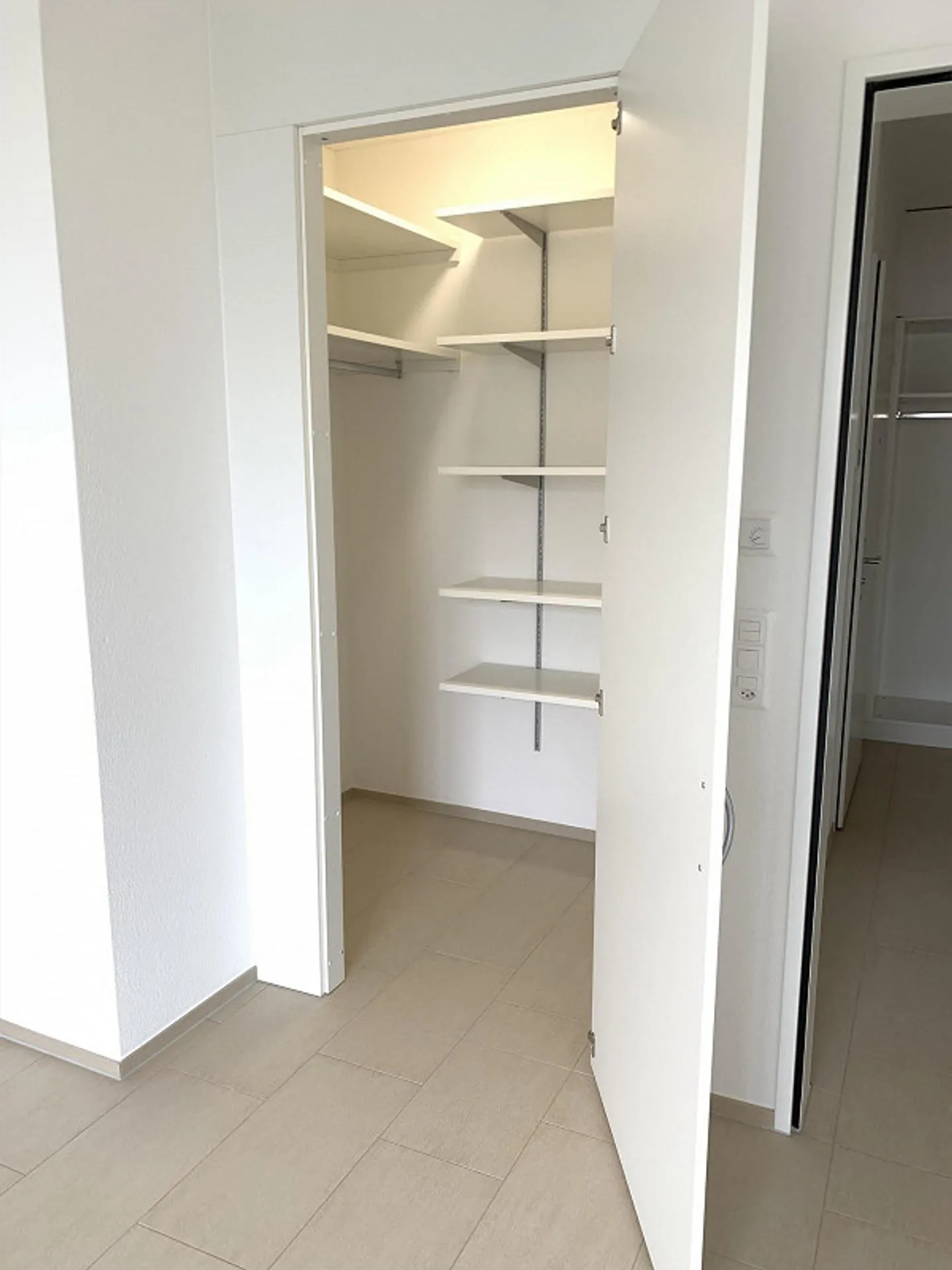 Grosszügige und helle 3.5-Zimmerwohnung (112 m2) - Foto 19 di 30