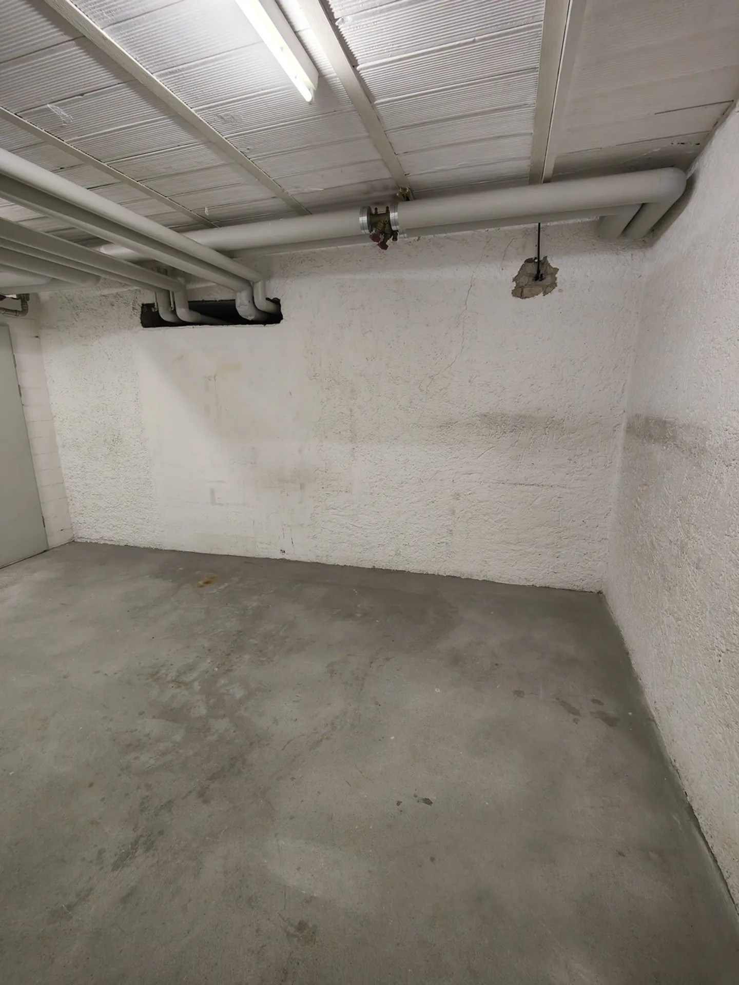 29m2 Storage Room Inner Margarethenstrasse Near Basel SBB - Photo 2 of 8