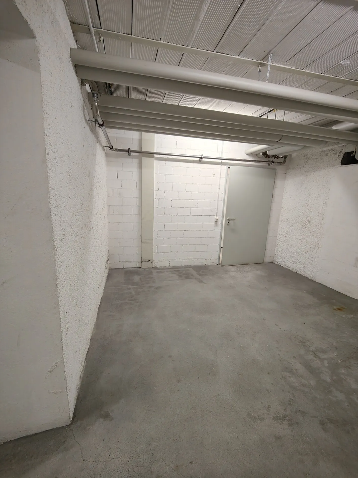 29m2 Storage Room Inner Margarethenstrasse Near Basel SBB - Photo 3 of 8