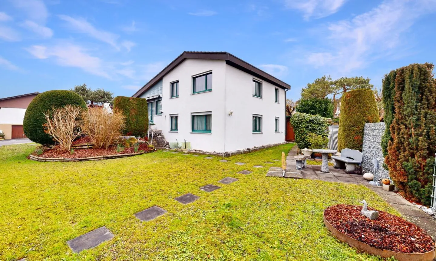 Family-friendly single-family house in a quiet location in Rebstein - Photo 1 of 11