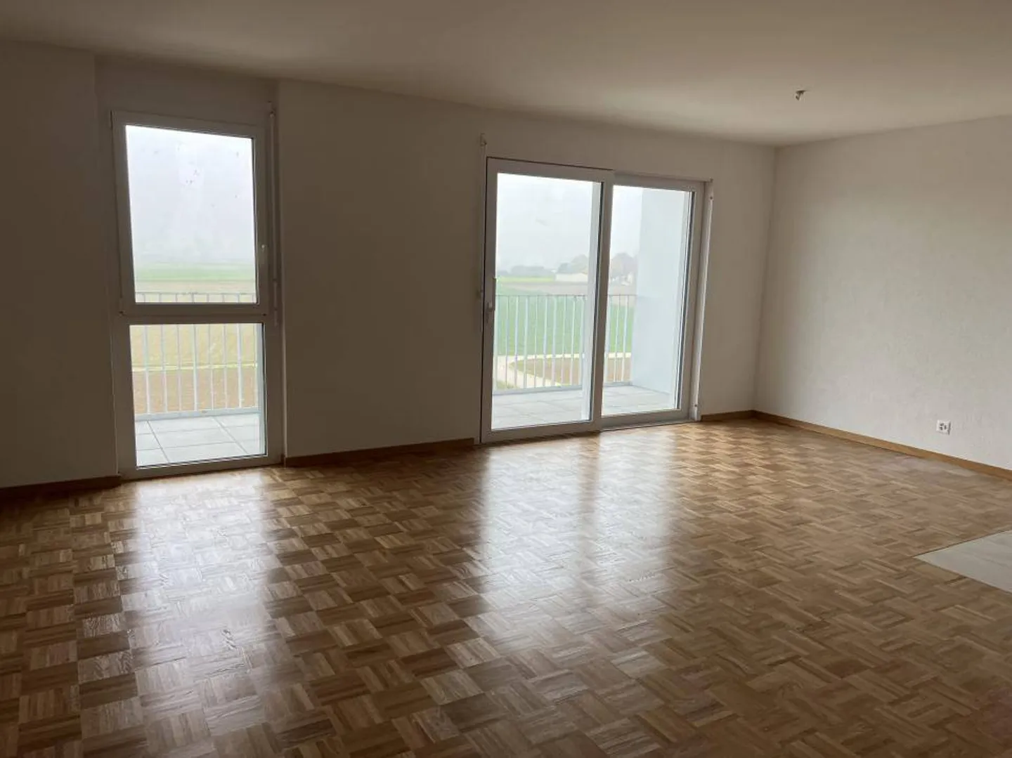 Wunderschöne neue 4½-Zimmer-Wohnung im 1. Stock mit Balkon und freiem Blick - Foto 3 von 11