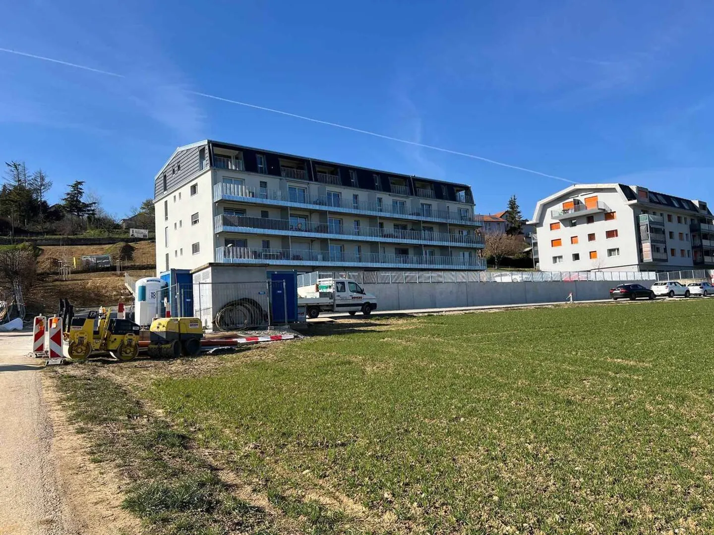 Wunderschöne neue 4½-Zimmer-Wohnung im 1. Stock mit Balkon und freiem Blick - Foto 7 von 11