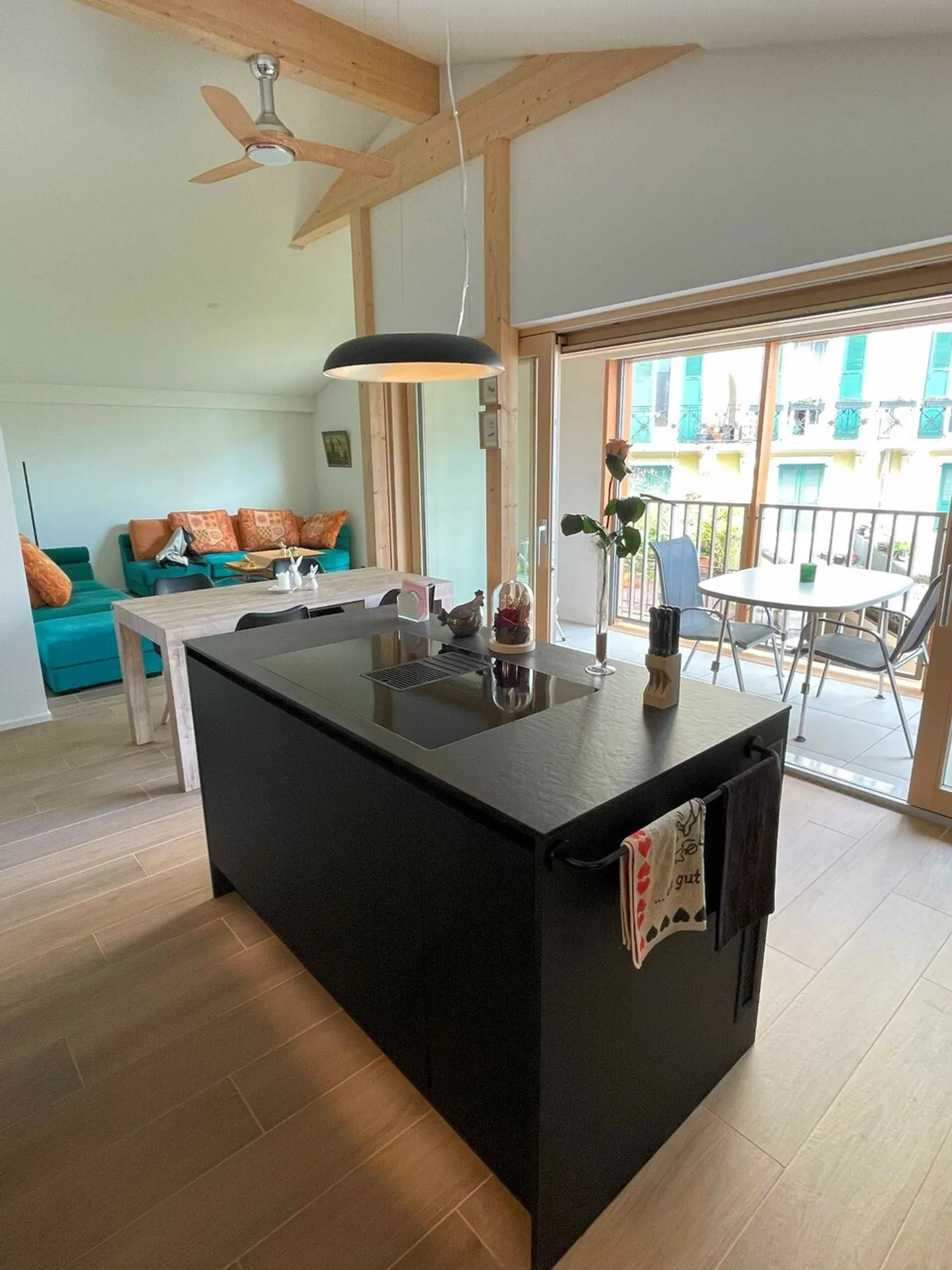 In condivisione, camera arredata e affascinante nel cuore di Montreux - Foto 1 di 7