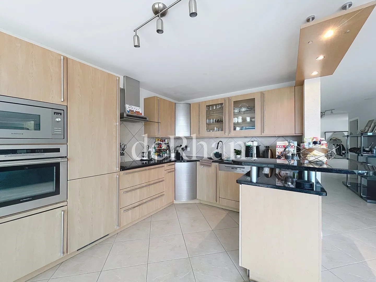 Villa luminosa e spaziosa, posizione ideale e vista panoramica! - Foto 3 di 13