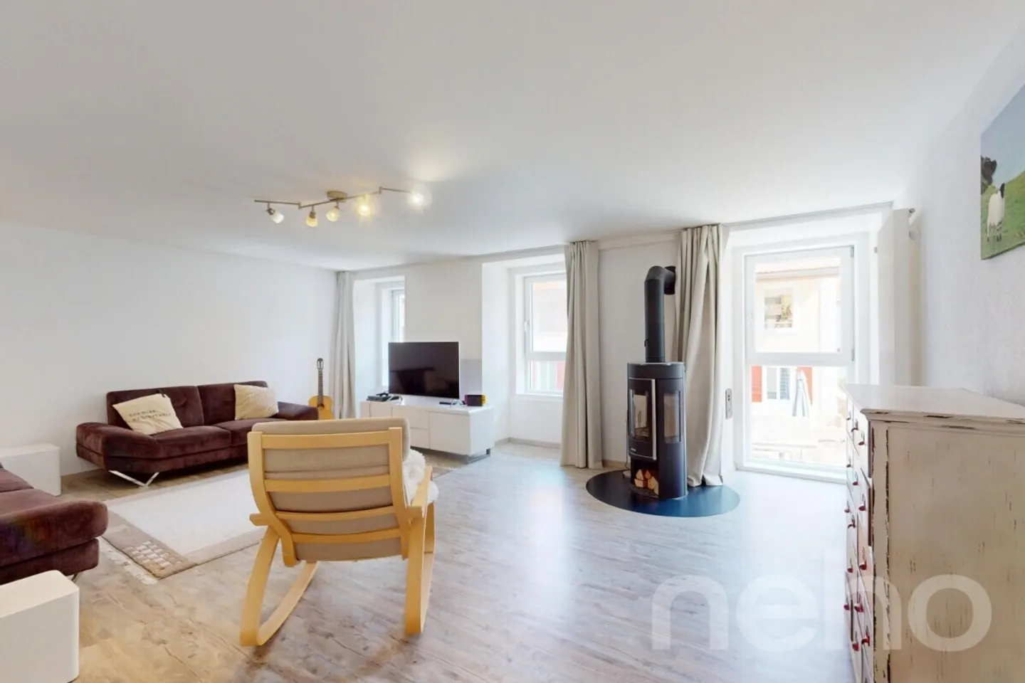 In der Nähe von Yverdon: großes renoviertes 4,5-Zimmer-Apartment mit Gemeinschaftsgarten - Foto 1 von 12