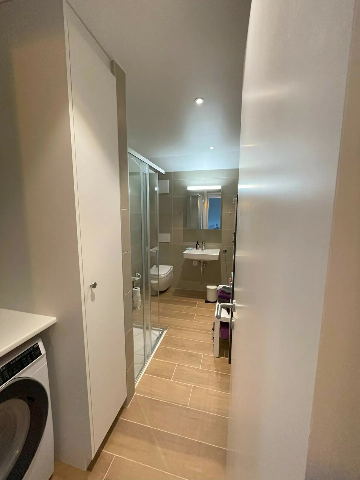 In condivisione, camera arredata e affascinante nel cuore di Montreux - Foto 3 di 7