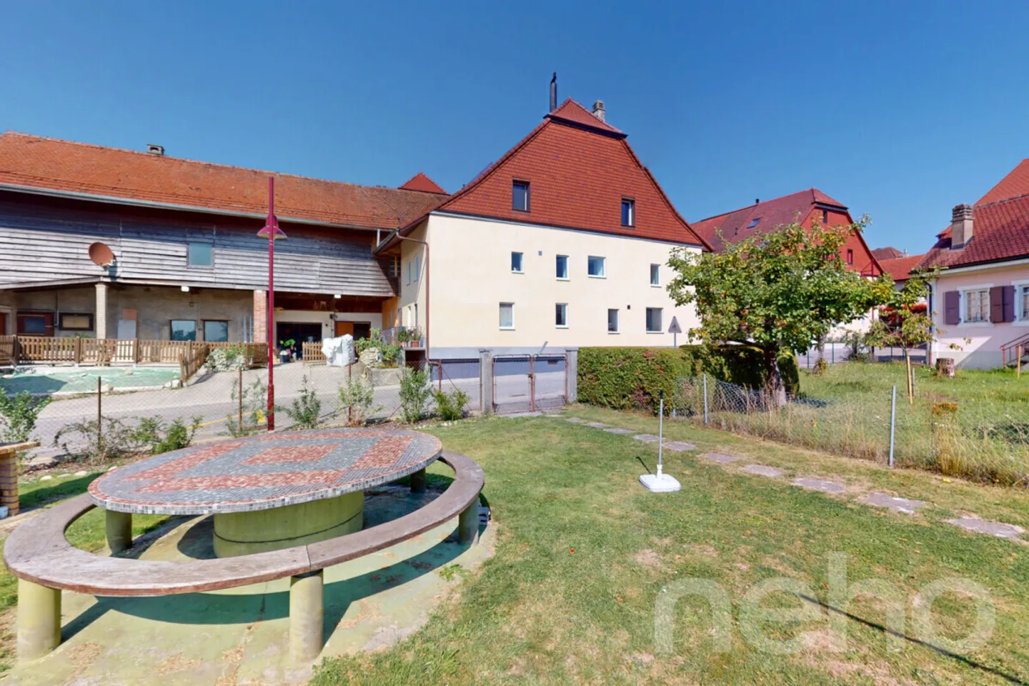 In der Nähe von Yverdon: großes renoviertes 4,5-Zimmer-Apartment mit Gemeinschaftsgarten - Foto 4 von 12