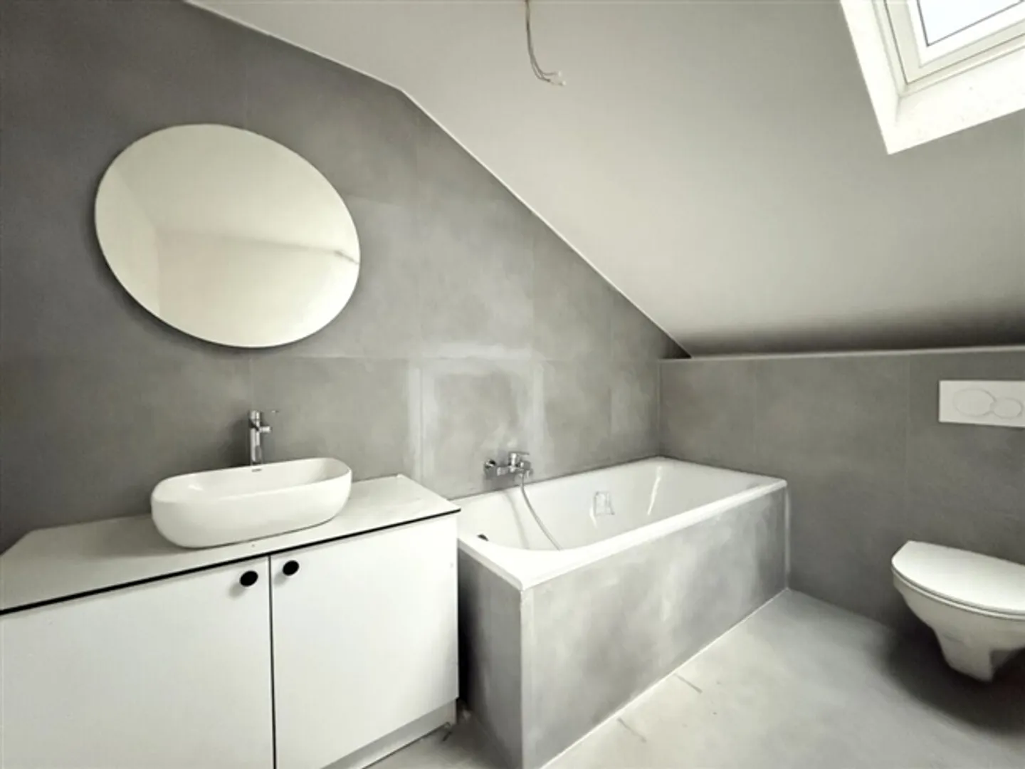 Appartement sous les combles fraîchement rénové de 2,5 pièces avec style à Grenchen - Photo 5 sur 5