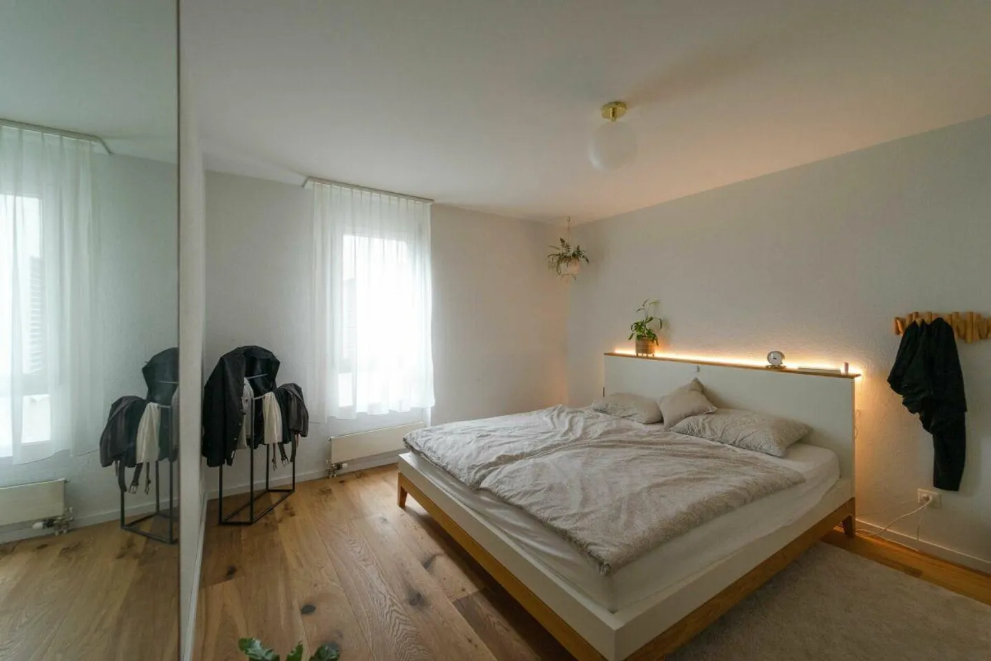Ampio appartamento di 4½ stanze con giardino d'inverno e due posti auto sotterranei - Foto 5 di 12