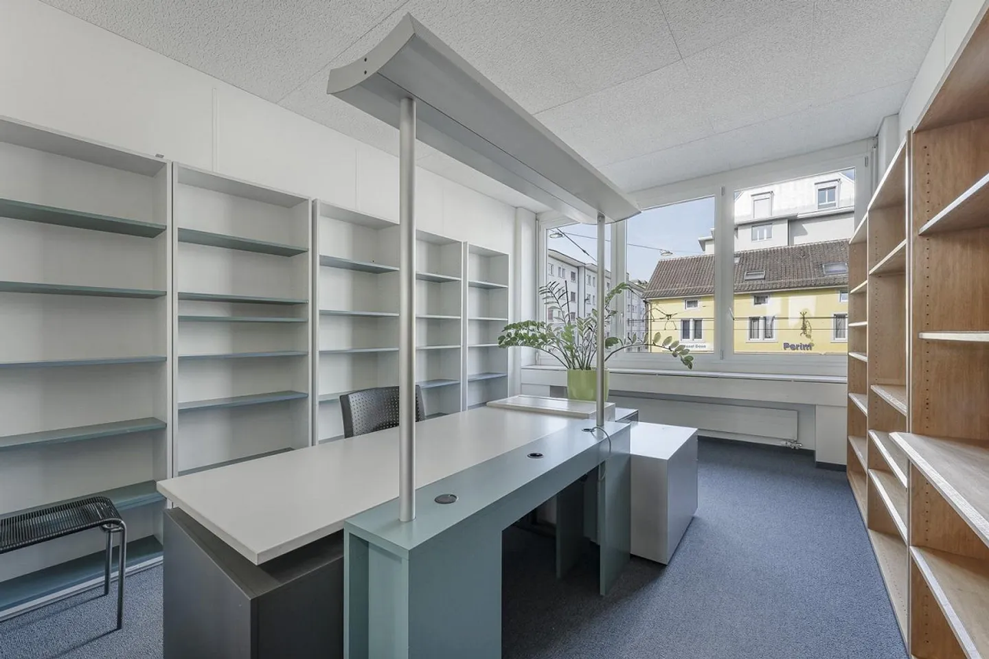 Spazio pronto per essere abitato con terrazza sul tetto nel cuore di Oerlikon - Foto 5 di 12