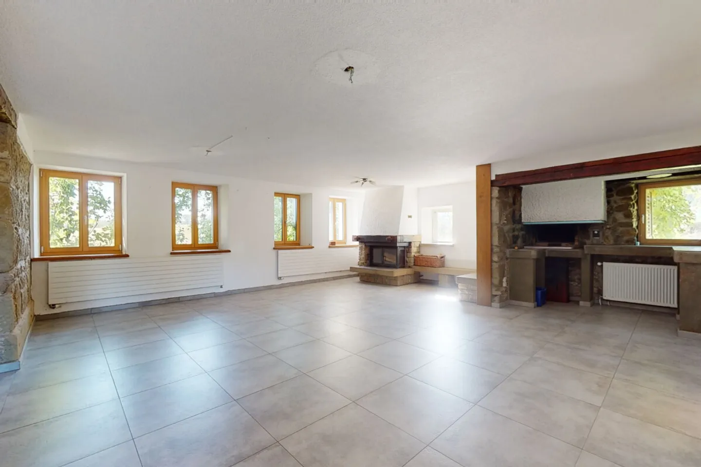 Spacious Triplex with Garden - Photo 7 of 13