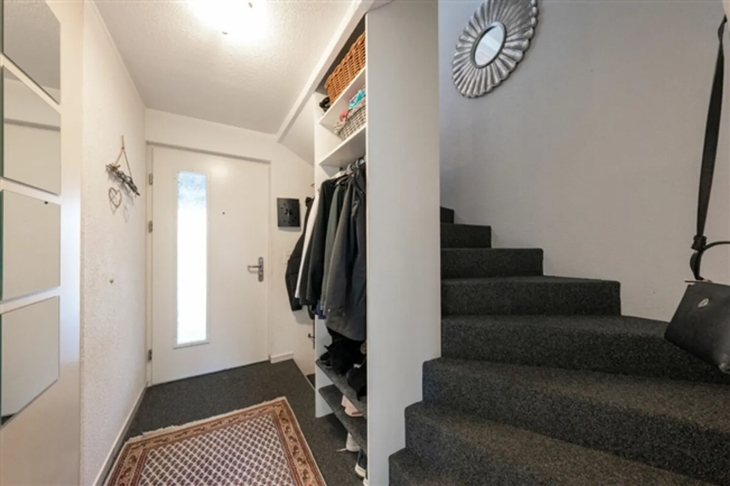 Maison mitoyenne avec jardin et emplacement idéal en ville - Photo 2 sur 13