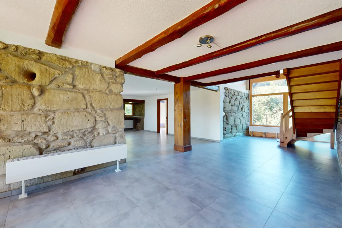 Spacious Triplex with Garden - Photo 8 of 13