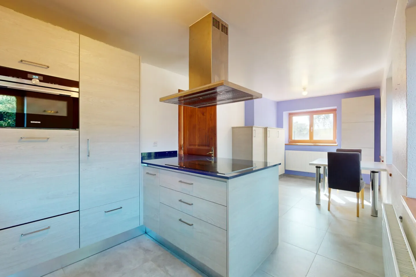 Spacious Triplex with Garden - Photo 9 of 13