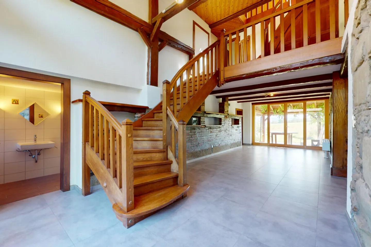 Spacious Triplex with Garden - Photo 10 of 13