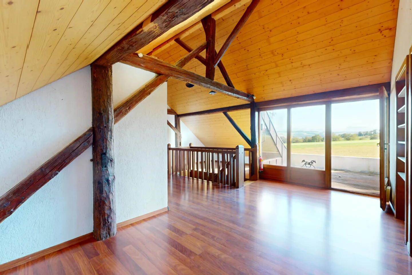 Spacious Triplex with Garden - Photo 11 of 13