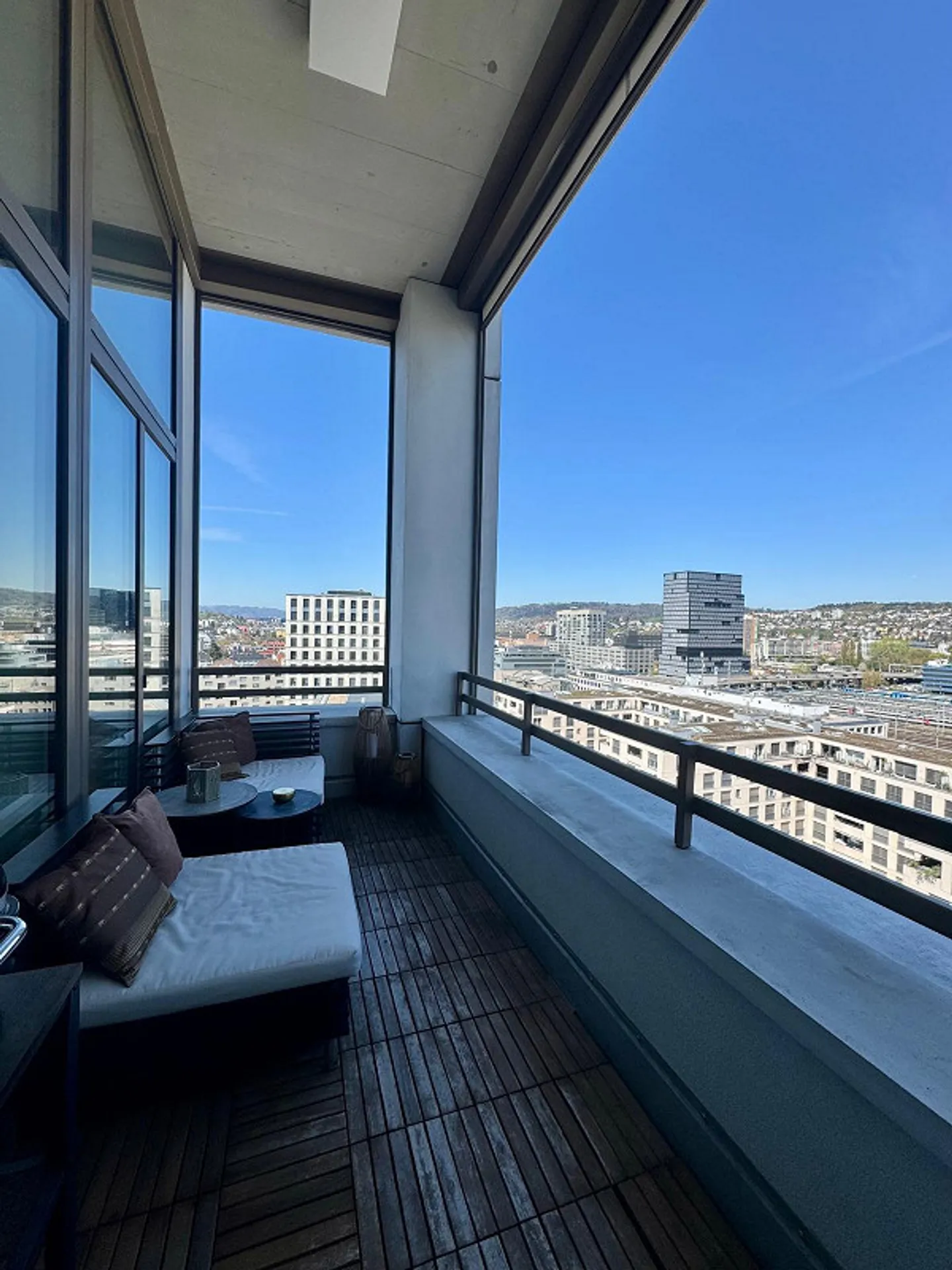 APPARTAMENTO ARREDATO 3.5 STANZE CON BALCONE & VISTA (13° PIANO) – TEMPORANEO - Foto 4 di 9