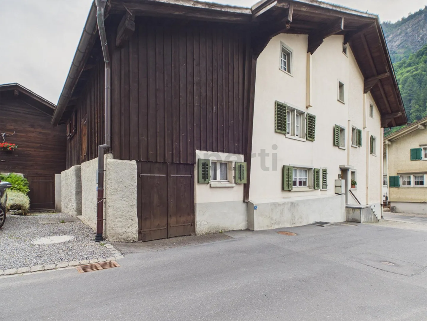 Historic Single-Family House with Charming Living Comfort in Glarus South - Photo 1 of 14