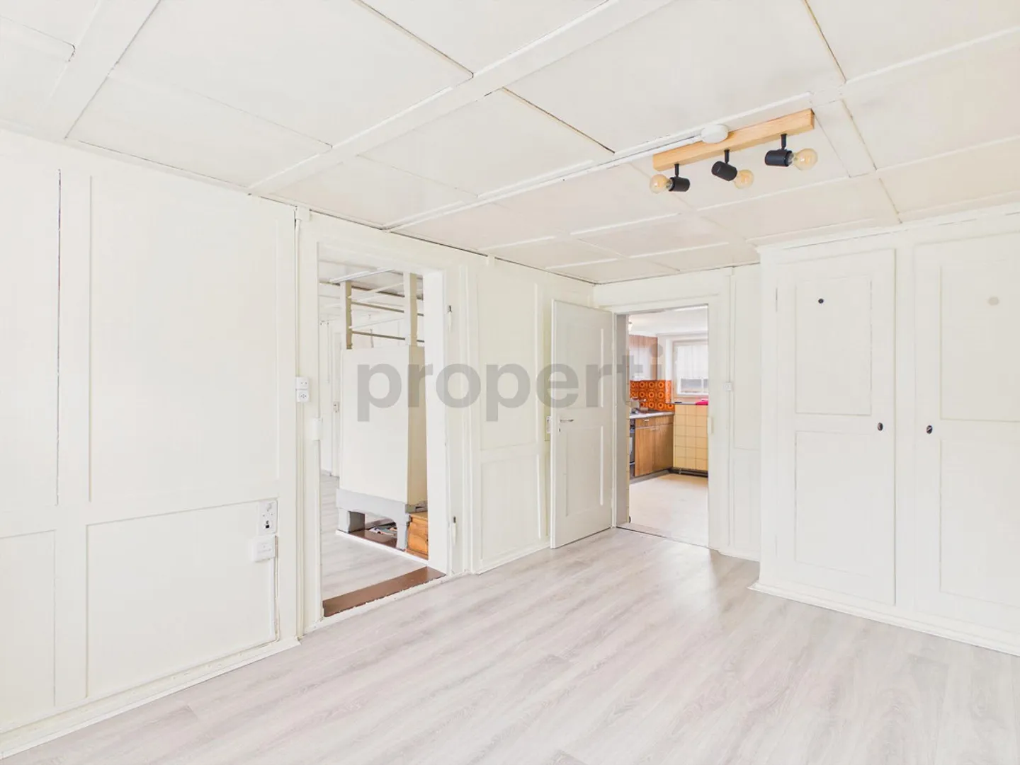 Historic Single-Family House with Charming Living Comfort in Glarus South - Photo 5 of 14