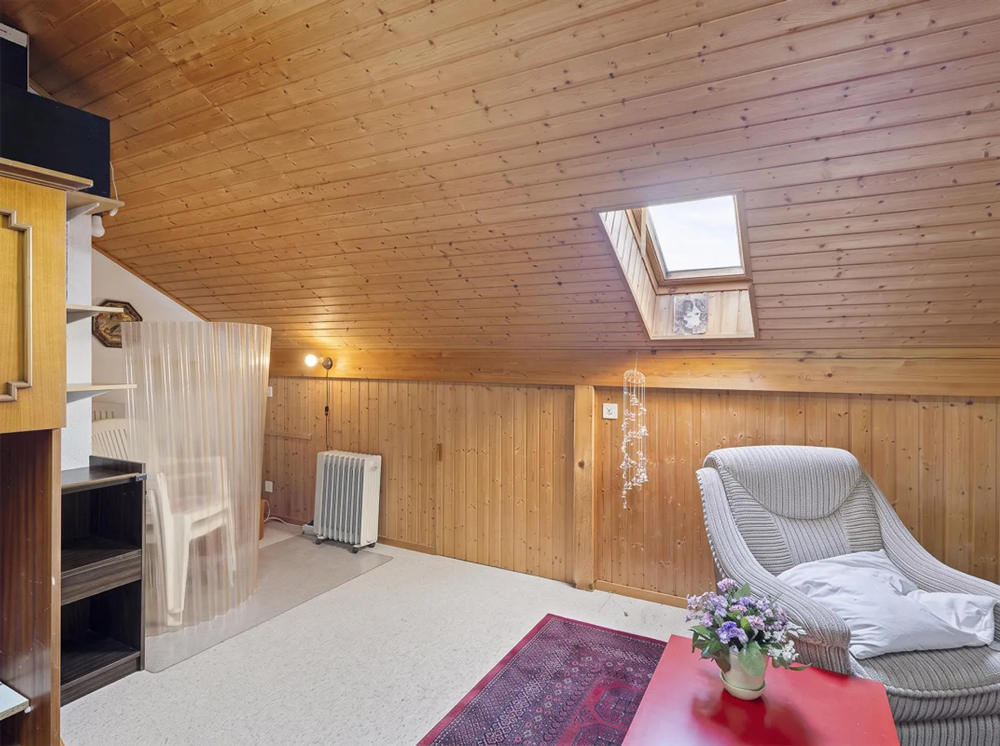 Family Oasis in an Attractive Residential Area with Two Extra Rooms - Photo 5 of 14