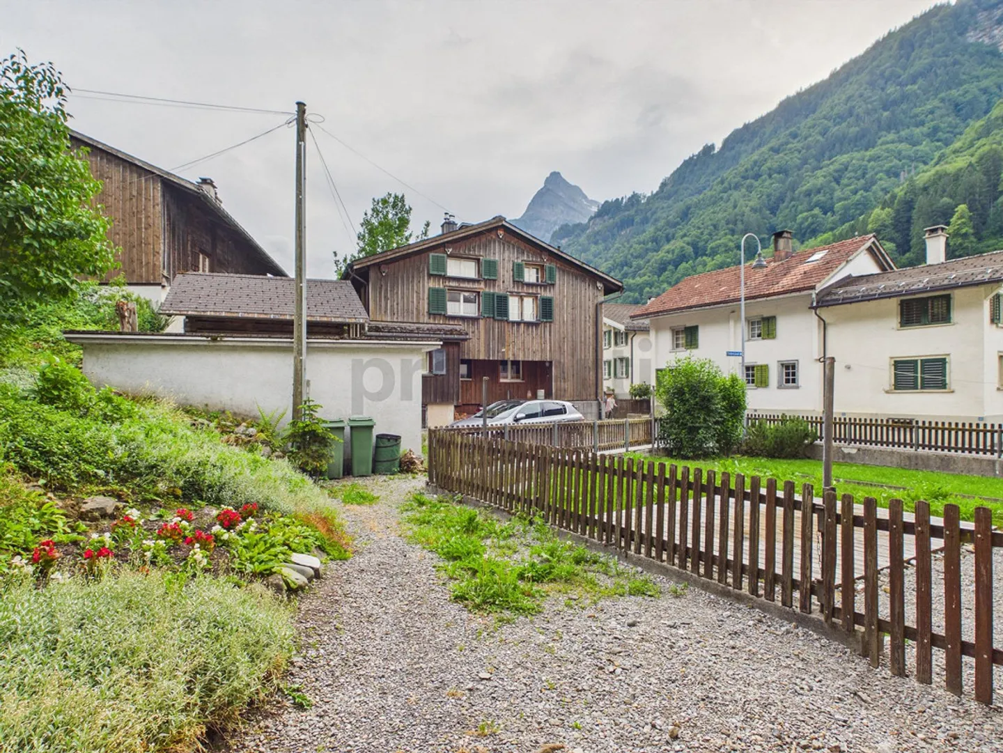 Historic Single-Family House with Charming Living Comfort in Glarus South - Photo 13 of 14