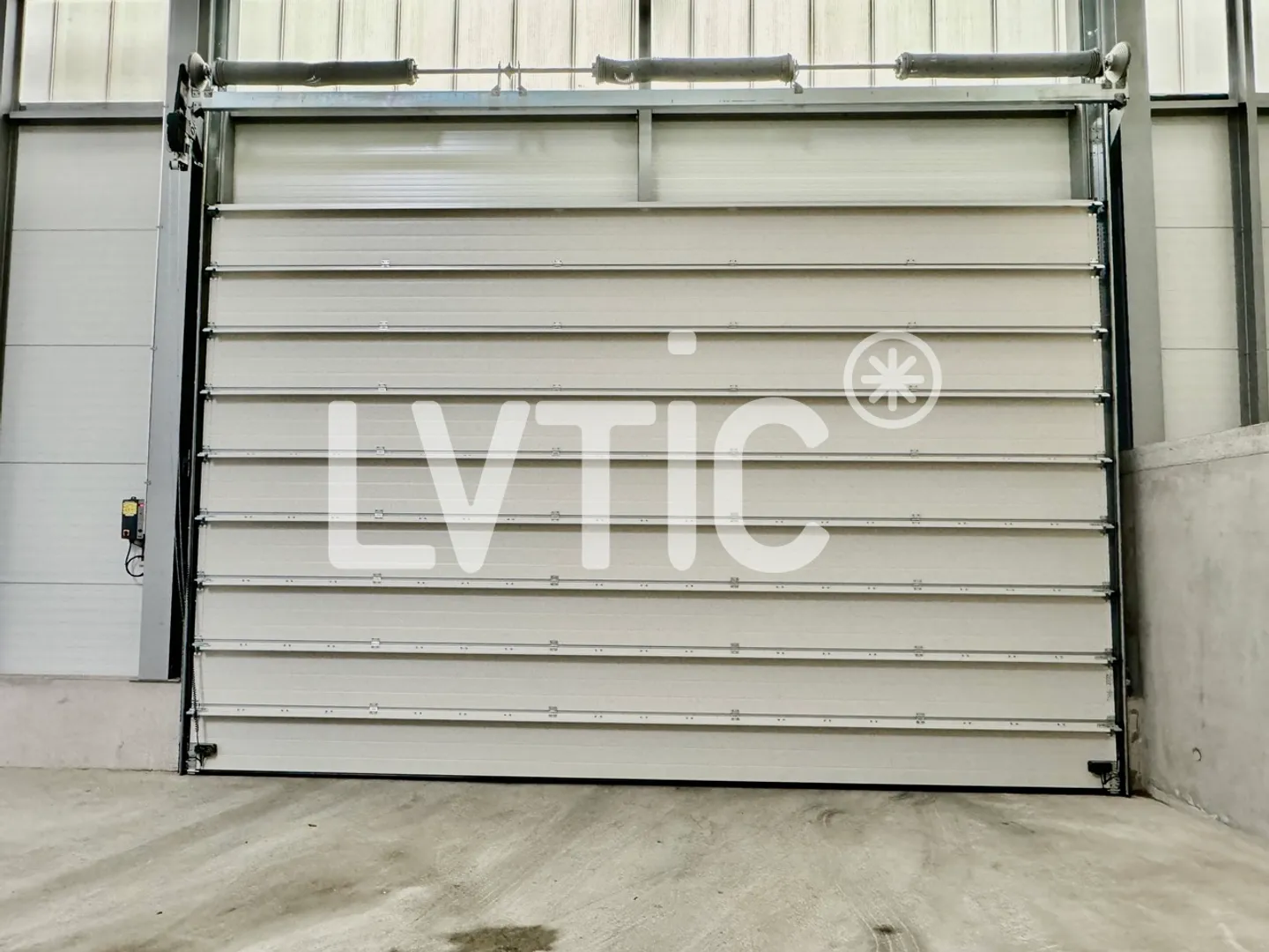 1300 m2 divisible industrial hall for rent in Payerne - Photo 5 of 7