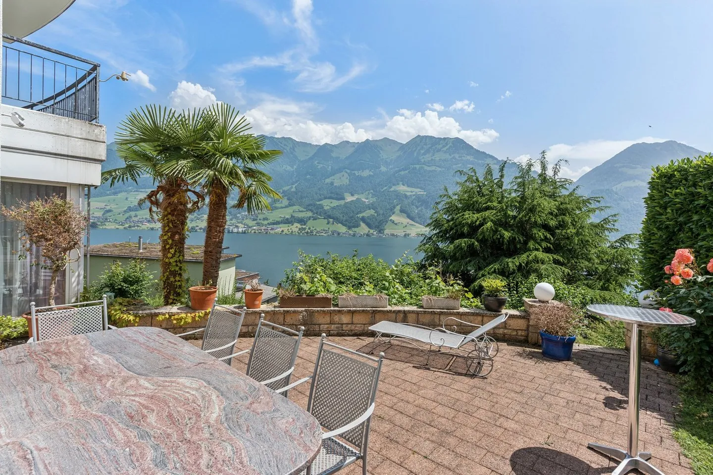 Casa unifamiliare di 7,5 stanze con splendida vista sul lago e sulle montagne! - Foto 1 di 4