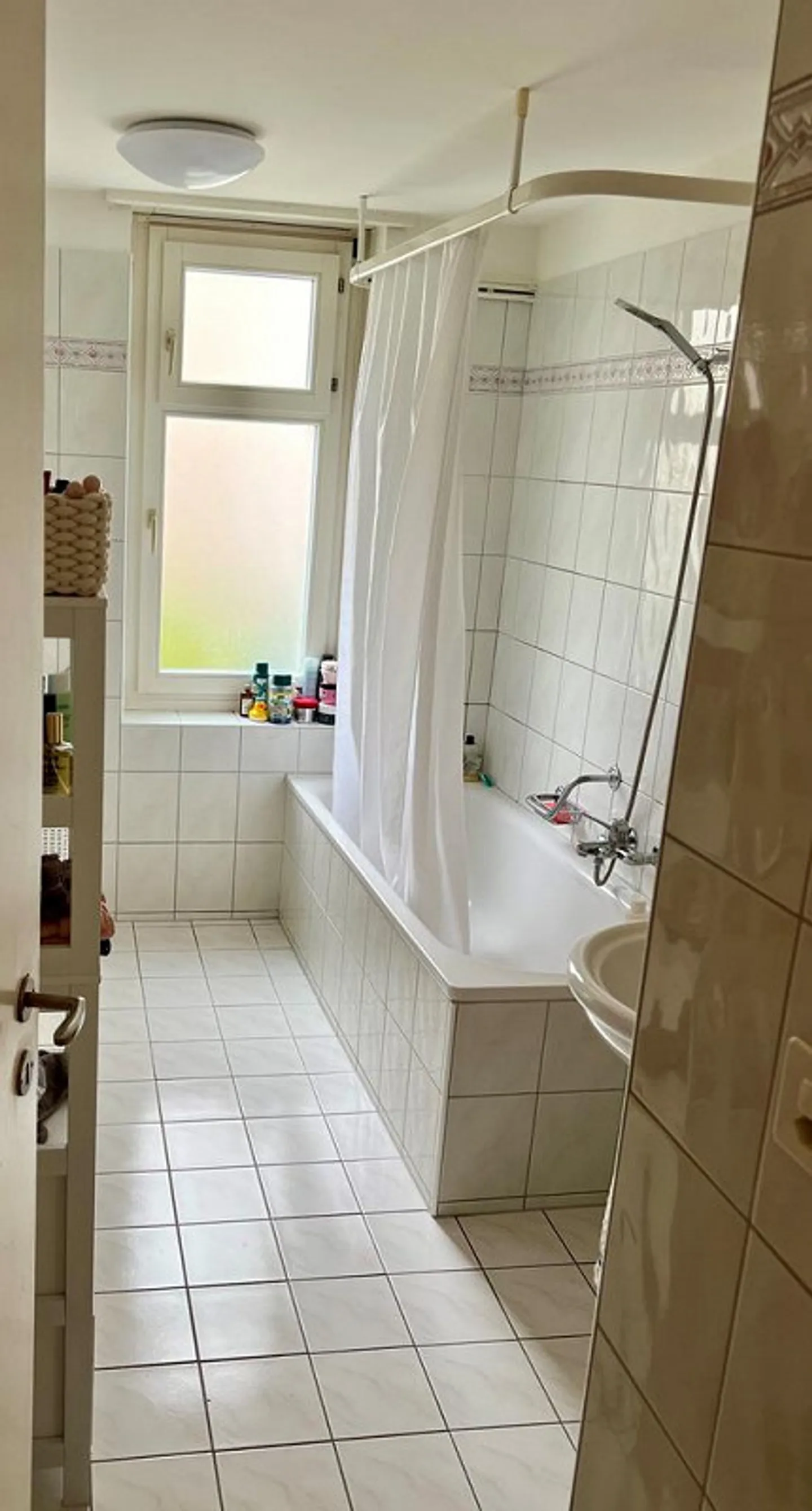 Spacious Living in the St. Alban District! - Photo 6 of 7